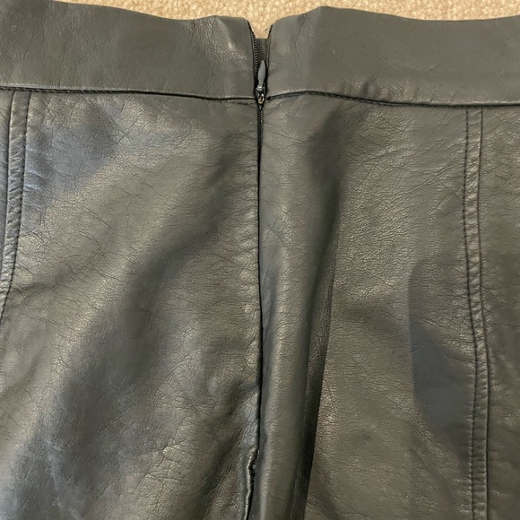 French collection black pleather mini skirt with little pockets in size 8 - Picture 3 of 5